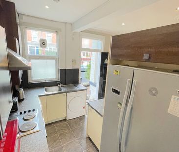 Room in a Shared House, Beechwood View, LS4 - Photo 5