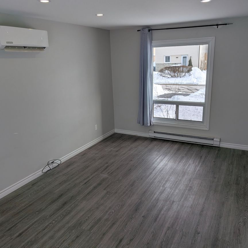 For Lease - 12 Hoskins Square, Brampton, Ontario - Photo 1