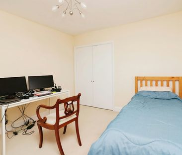 Detached house to rent on - Photo 3