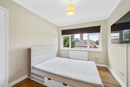 3 bedroom semi-detached house to rent - Photo 2