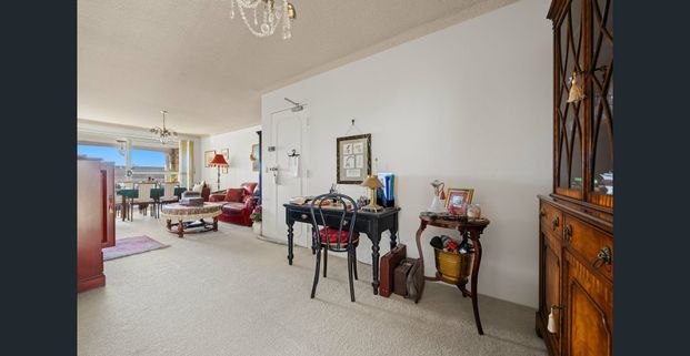 TOP-FLOOR WITH SPECTACULAR HARBOUR & CITY VIEWS - Photo 1