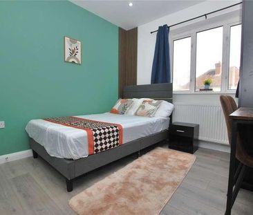 Woodside Road, Guildford, Surrey, GU2 - Photo 2