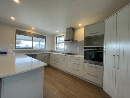 Modern 3-Bedroom Home in Edgecumbe - Fully Fenced and Ready to Move In! - Photo 3