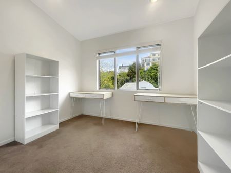 Sunny 3 bedroom 2 Bathroom - Walking to Parnell Primary School - Photo 2