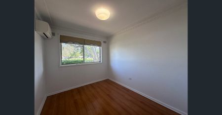 GREAT FAMILY HOME - Photo 2