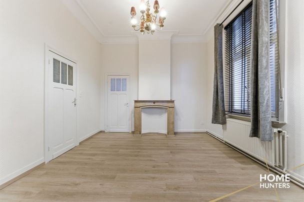 Ruim éénslaapkamer appartement met uniek zicht op het astridpark en de Sint Maartens Kathedraal te Ieper - Foto 1