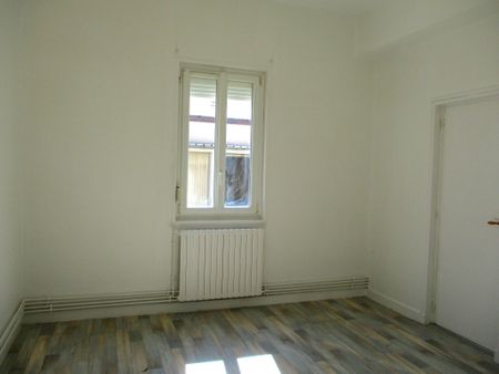 Appartement RUE DE CHEVIGNE - Photo 2