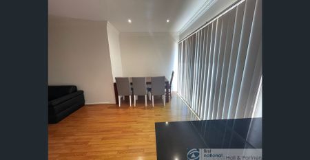 SPACIOUS 3 BEDROOM TOWNHOUSE - Photo 3