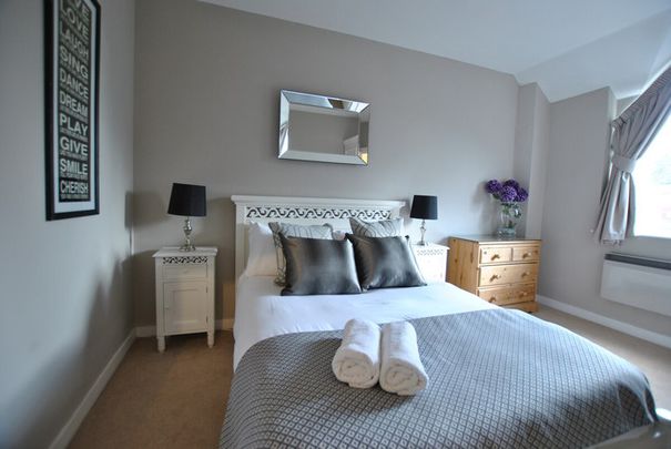 High Street - Photo 1