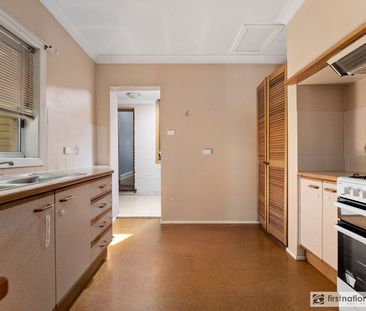 Character, Charm & Blue-Chip CBD Living - Photo 2