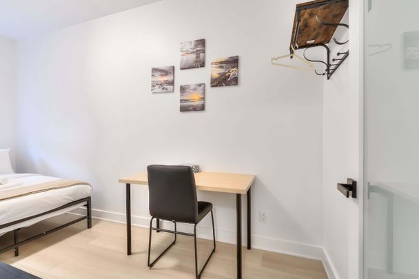 2080 av Lincoln, Modern 2-Bedroom Apartment in Prime Downtown Location - Photo 1
