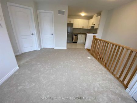 Property For Lease | N9020270 - Photo 4