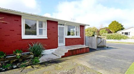 CLOUSTON PARK 2 BEDROOM - Photo 3