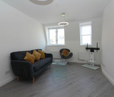 3 Bedroom Flat To Let - Photo 3