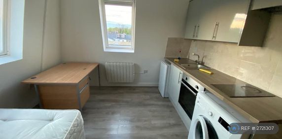 Studio to rent - Photo 2