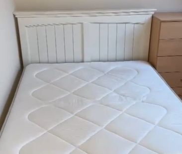 A luxury house Available at Burnley Road NW10 1EH London - Photo 1