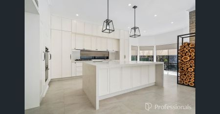 LUXURIOUS AND GRANDEUR! THIS AMAZING FAMILY HOME IS A MUST TO INSPECT! - Photo 3