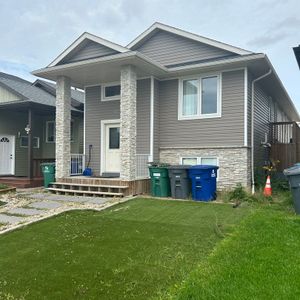Modern 3-Bedroom Upper Unit in Evergreen - Photo 2