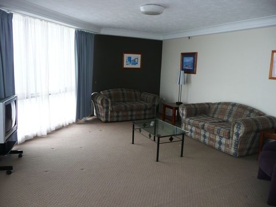 Spacious Surfers Paradise Living - Prime Location. "Acapulco" - Photo 1