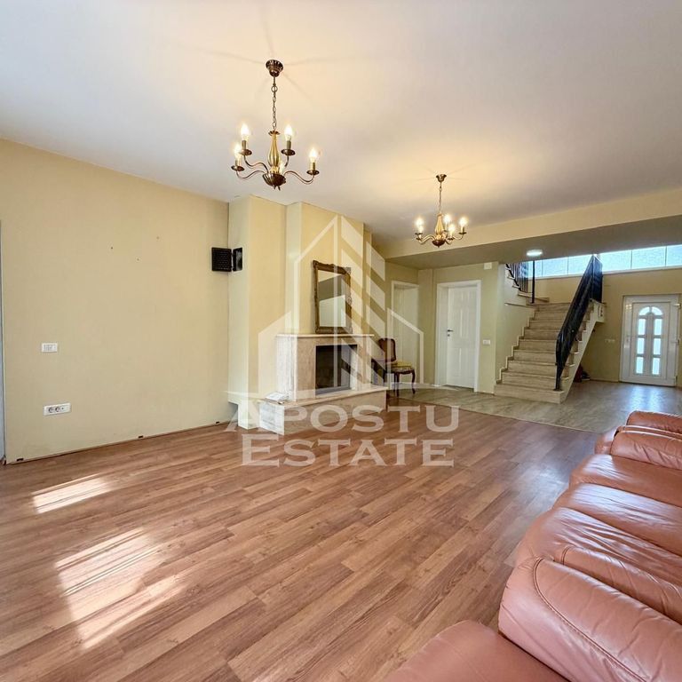 Jumatate de Duplex, 5 camere, 4 bai, PetFriendly, curte, ... - Photo 1