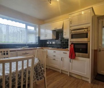 3 bedroom semi-detached bungalow to rent - Photo 5