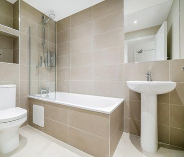 2 bedroom flat to rent - Photo 2