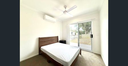 Don’t Miss! Step outside to catch the bus — direct to CBD. So easy, so convenient! Brand-New Fully Furnished, All-Inclusive One-Bedroom Studio - Photo 4