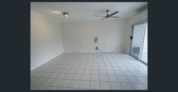 Bright and Breezy Top-Floor Apartment - Photo 1