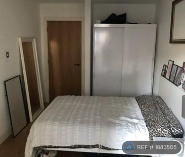 1 bedroom in a flat share to rent - Photo 4