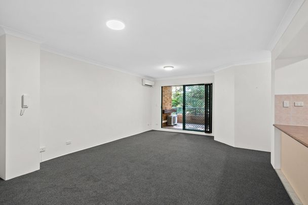 Stylish & Conveniently Located Apartment - Photo 1