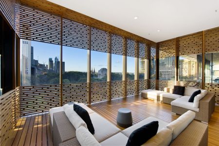 Prestigious Executive Apartment Overlooking Hyde Park - Photo 2