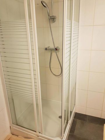 Gemeubelde studio op het gelijkvloers - Photo 5