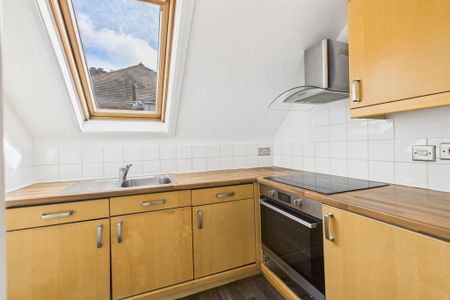 2 bedroom flat to rent - Photo 2