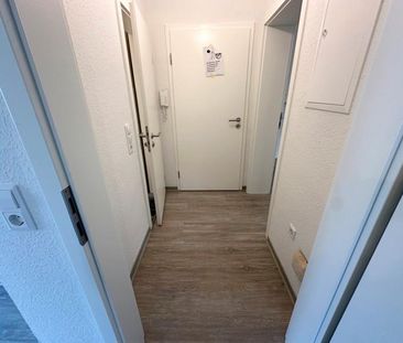 Neu renovierte 2,5-Zimmer-Wohnung mit neuem Duschbad, großer Küche ... - Foto 1