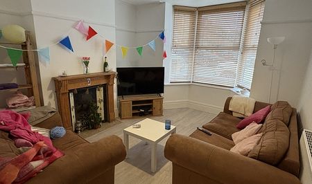 4-Bedroom Student/Sharer House on Ecclesall Road - Photo 4