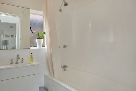 A Private Top Floor Setting With Sweeping Park Views - Photo 2