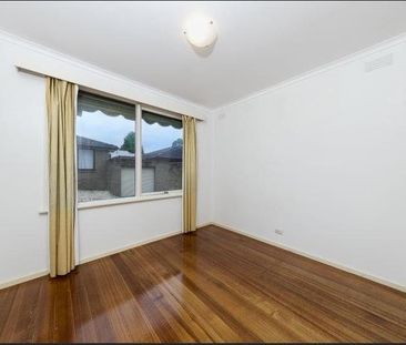 Bright & Spacious 2-Bedroom Unit in Prime Box Hill South - Photo 4