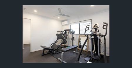 Modern Family Home with Spacious Design and Multiple Living Areas - Within Minutes of Waterfront - Photo 4