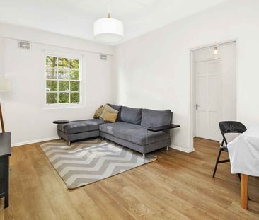 DEPOSIT TAKEN - Elegant One Bedroom Boutique Apartment - Photo 1