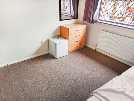 Room in a Shared House, Glenmead Road, B44 - Photo 4