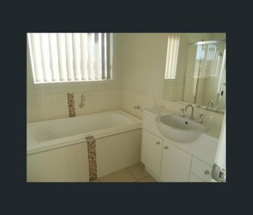 4 BEDROOM FAMILY HOME - Photo 6