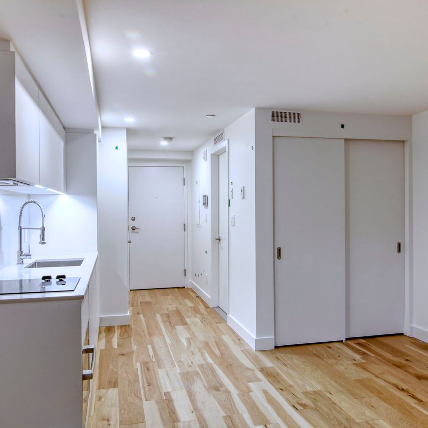 3460 Peel Street - Photo 1