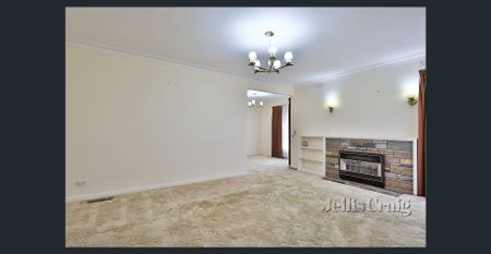 Bright & Spacious 3 Bedroom Family Home in Prime Burwood Location - Photo 2