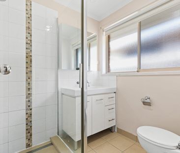 Modern Family Living on Como Road - Photo 3