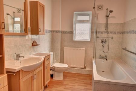 2 bedroom detached bungalow to rent - Photo 5