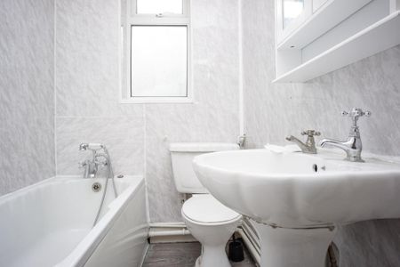 Avenue Road, Southampton - Photo 3