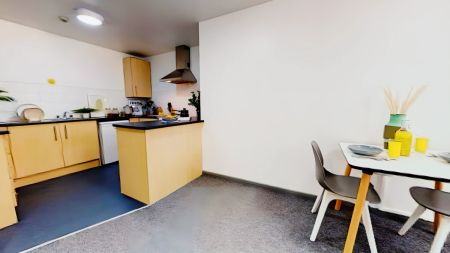 One Bed Apartment - Photo 2