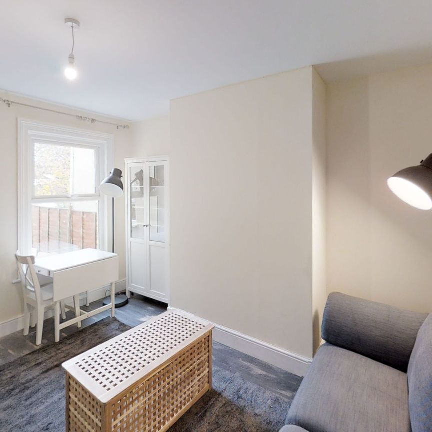 Large Double Room- BEDMINSTER - Photo 1