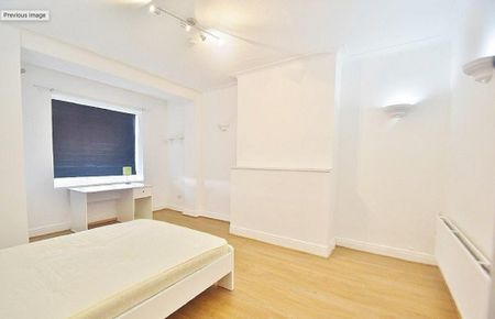 4 bedroom flat to rent - Photo 2