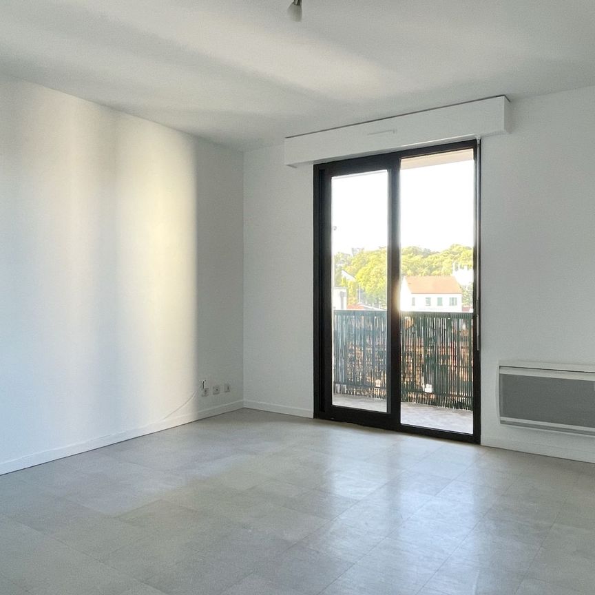 Location Appartement Rosny-sous-Bois (93110) Centre-Ville - Photo 1